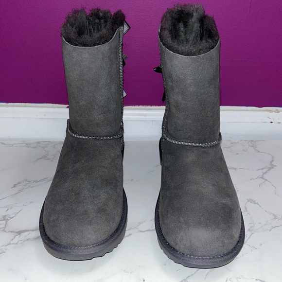 UGG Grey Bailey Bow ll - Picture 9 of 16